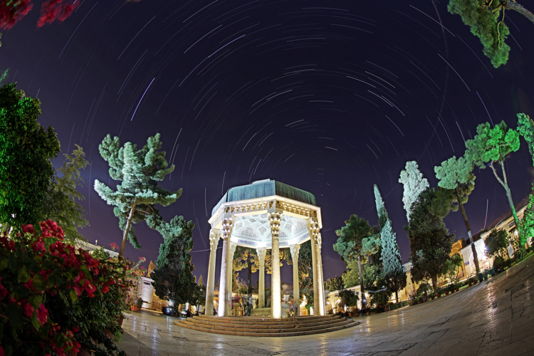 حافظیه، شیراز. کنون EOS6D، لنز ۱۵ میلیمتر، اف ۵.۶، ۱۱۰ عکس ۳۲ ثانیه ای، ایزو ۱۰۰ عکس از امیرحسین ابوالفتح